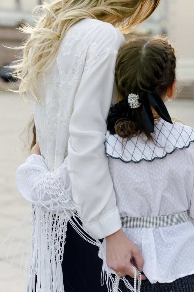 Прогулка мамы с дочками. Фотограф Москва