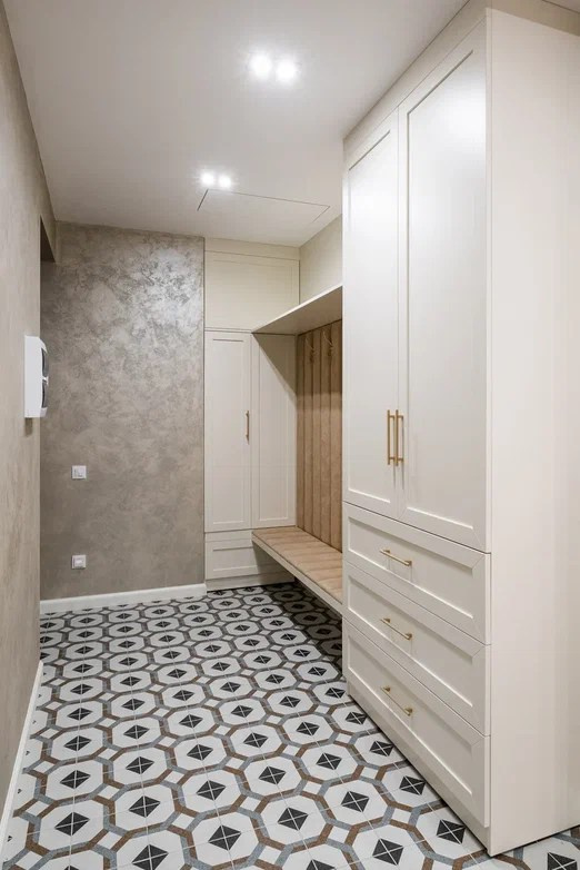 Серебристый. «Roots» полный цикл производства мебели и интерьерных решений