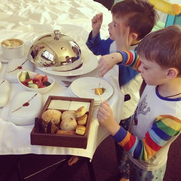 Мы с детьми сборник 1000 фото первая часть. Заставка