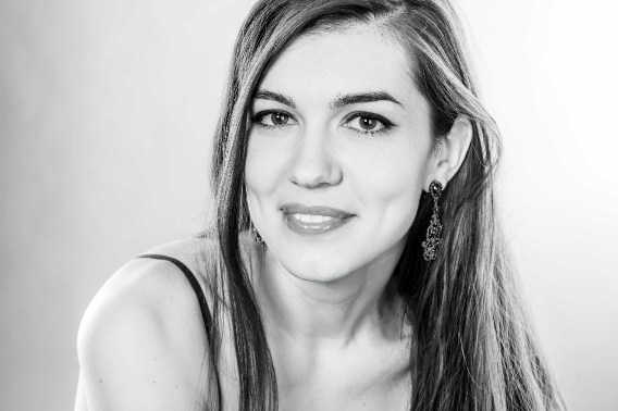 Студия автопортрета. Ира Зимина — портретный фотограф и художник в Калиниграде и Москве