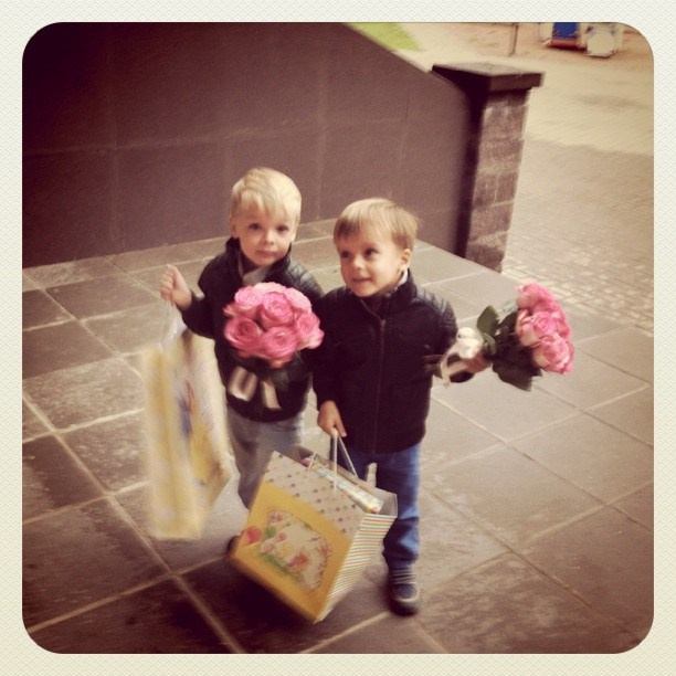 Мы с детьми сборник 1000 фото первая часть. Заставка