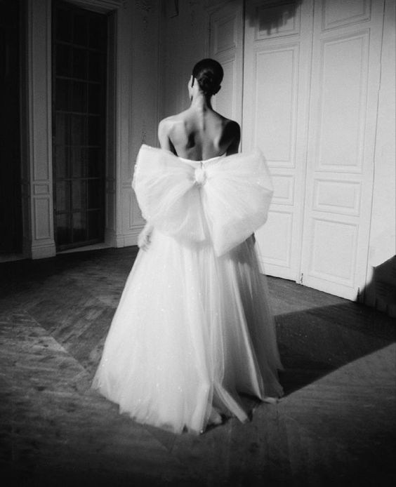 Образы основного платья ВДОХНОВЕНИЕ 2024. Свадебный и репортажный фотограф Элина Козырьянова