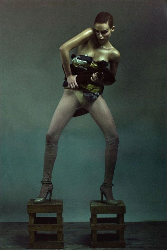 fashion-фотография Крэйга МакДина с моделью в студии