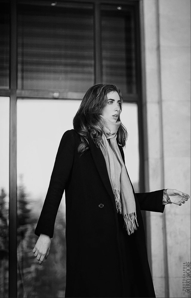 Женский уличный портрет. Фотограф и художник Kerry Moore