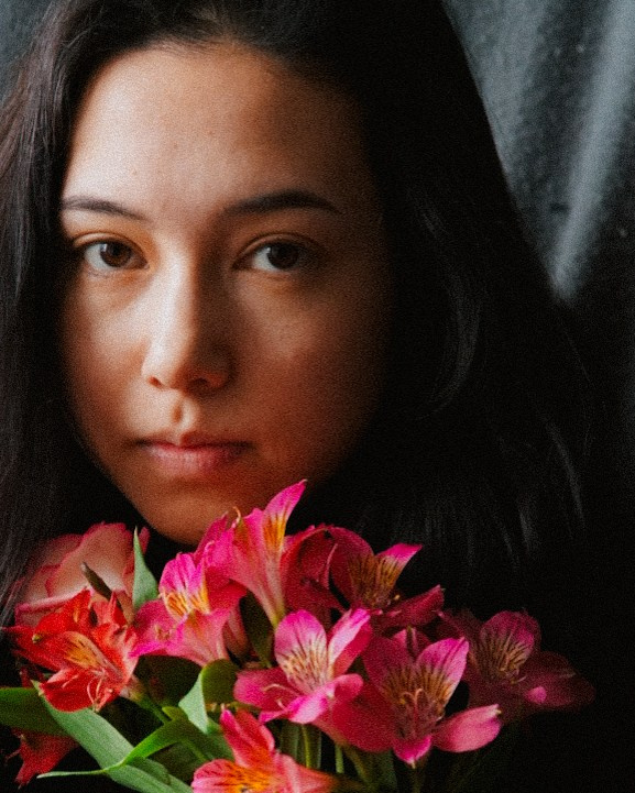 Но показывает мне, как я чувствую то, что чувствую 