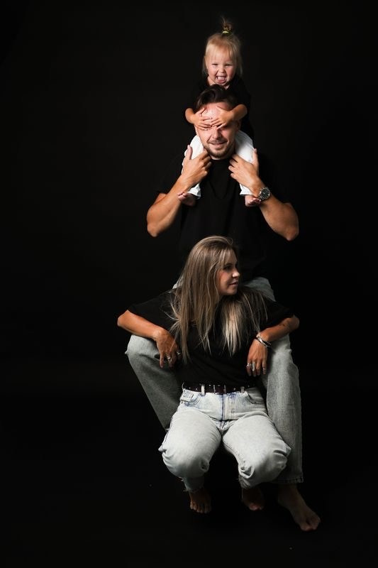 Фотосессия Алены, Алисы и Андрея. Фотограф ANNA GEREIHAN