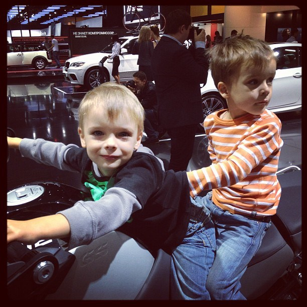 Мы с детьми сборник 1000 фото первая часть. Заставка