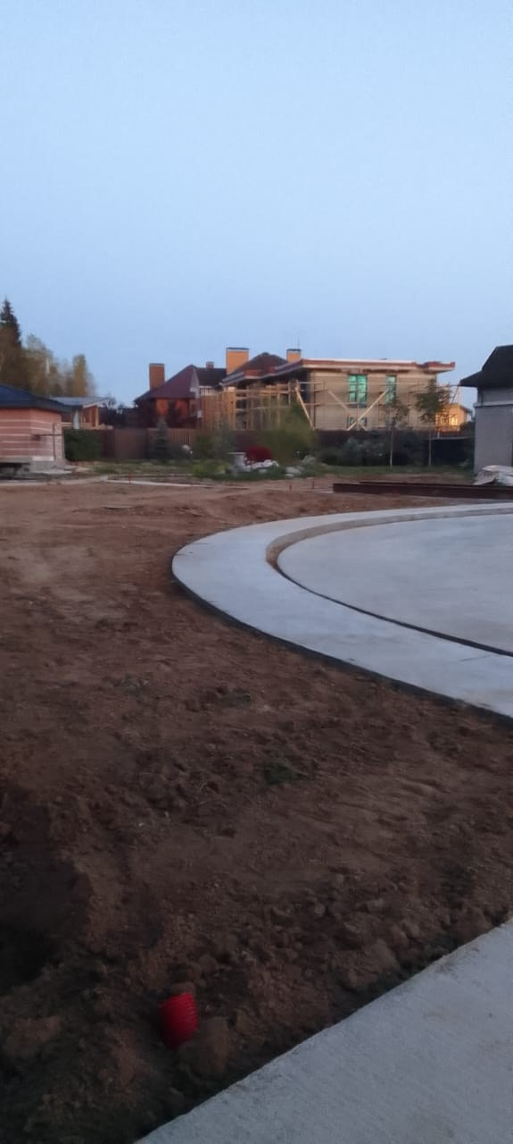 Планировка участка после заливки — зонирование и уровни.