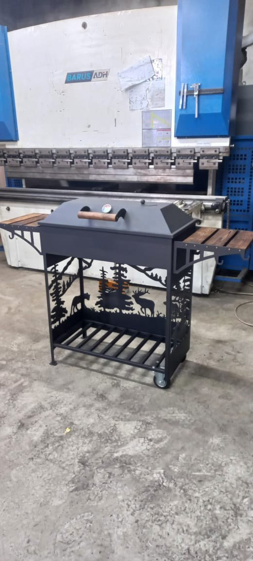 Универсал с резным рисунком и крышкой барбекю. Купить / заказать мангал для дома в Краснодаре от производителя «Мангал Мастер»