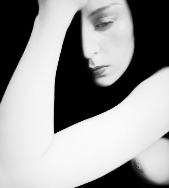 чёрно-белая фотография Билла Брандта с контрастной графикой и формой