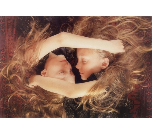 фотография Арико Инаока из проекта Twins с девочками-близнецами