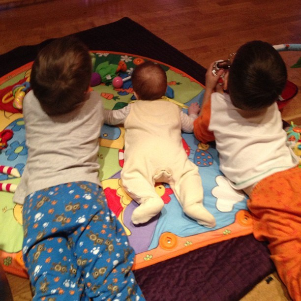 Мы с детьми сборник 1000 фото первая часть. Заставка