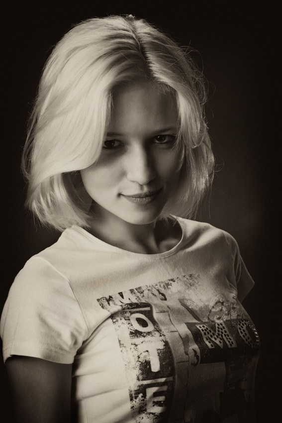 Лиза. Потрет чб.  Фотосессия в фотостудии «Light & Soul» I Нижний Новгород.