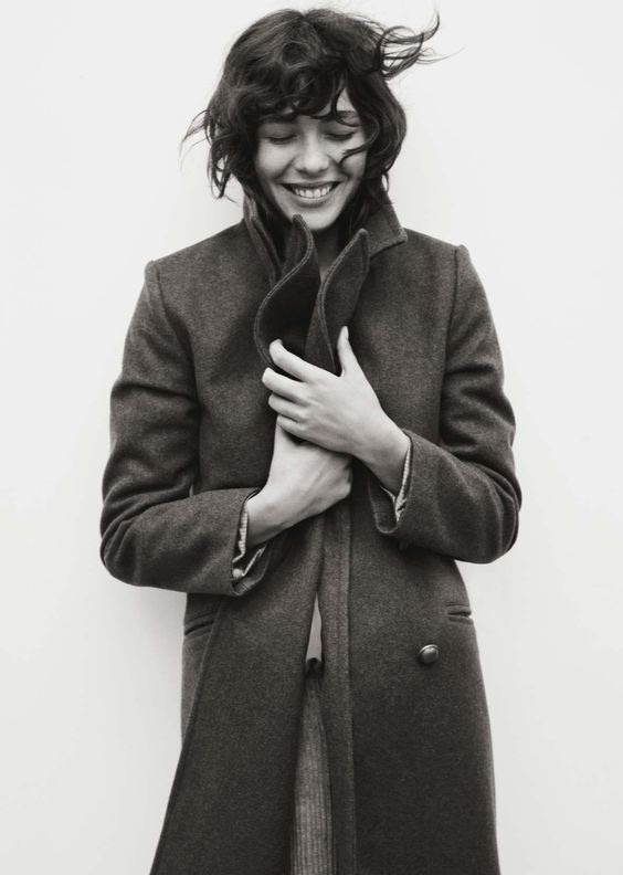 Идея фотосессии в пальто