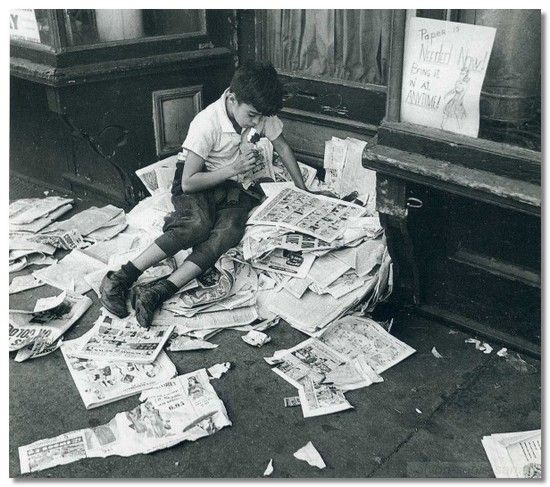 фотография Андре Кертеса из серии «On Reading», человек за чтением