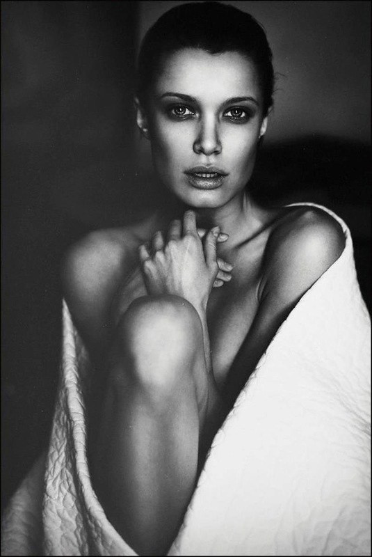 ню-фотография Жанлу Сьеффа с акцентом на линии и форму тела