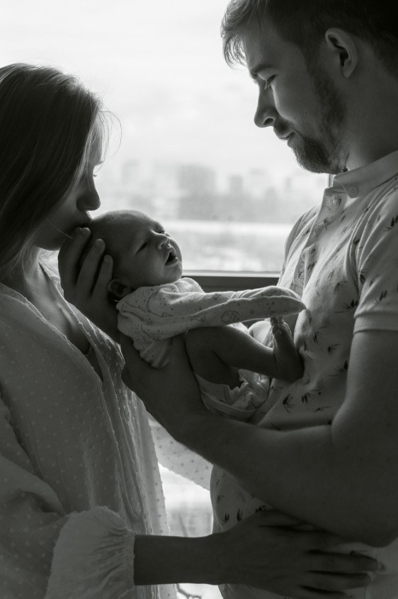 Фотосъемка Семейная история — заказать комплекс 3-х услуг фото и видео. Фотографы на роды в Москве. Фото и видео родов. Фотопроект «Продолжение рода»