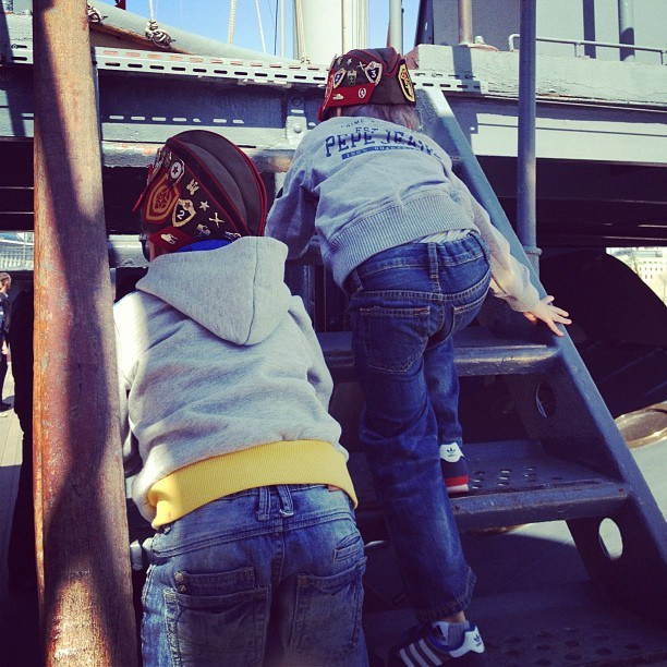 Мы с детьми сборник 1000 фото первая часть. Заставка