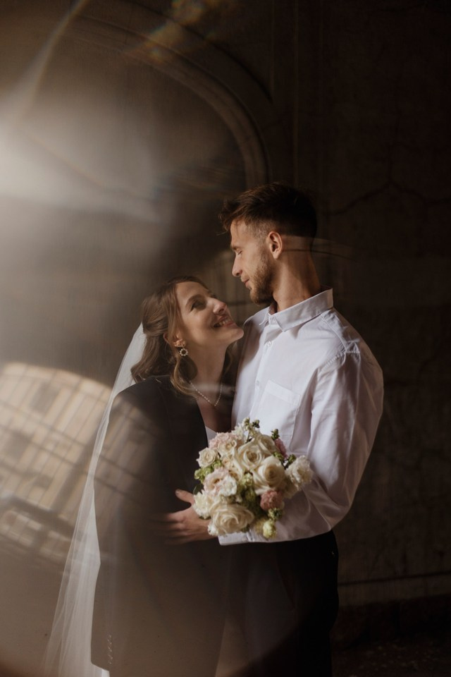 свадебный фотограф свадьба ретро вайб камерная свадьба в питере любить петроградская атмосферные снимки свадьба в санкт-петербурге только вдвоем свадебная фотография фотограф никитенко анастасия artsnastas петроградская