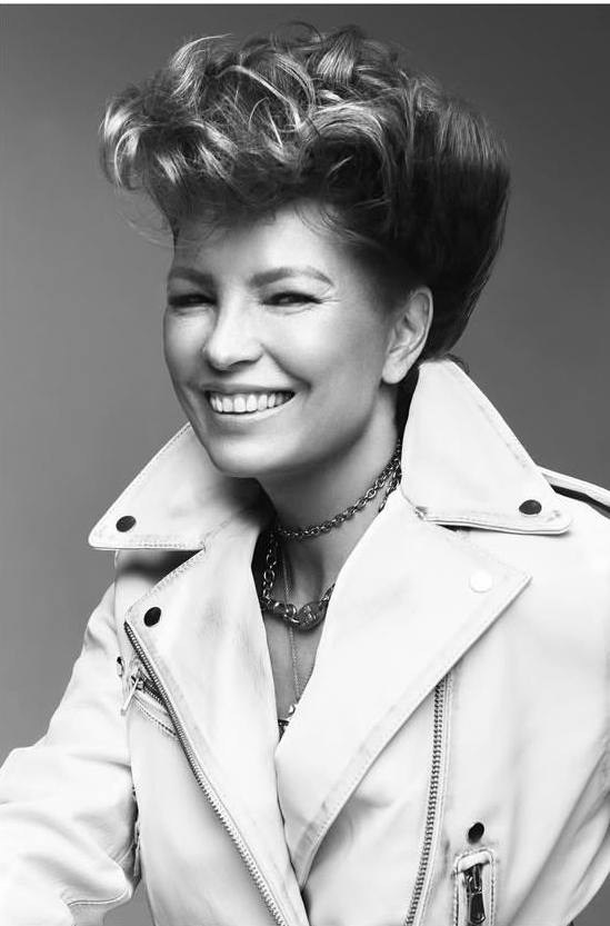 Женский фотограф зрелая красота индивидуальная фотосессия для женщин 35+ простых не моделей в элегантном зрелом  возрасте в Москва Хабаровск Калининрад Сочи Красноярск Абакан стареть красиво vrublin Визажист стилист модно стильно студия