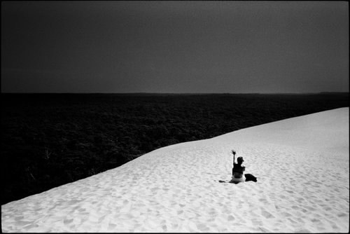 минималистичная уличная фотография Сирила Дрюара с высокой контрастностью