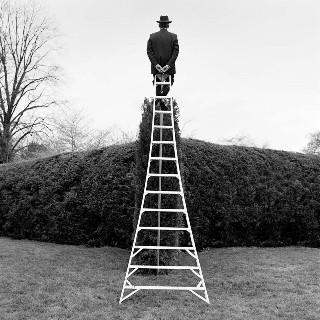 фотография Родни Смита с симметричной композицией и центральным кадром