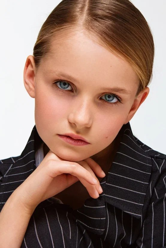 Зуева Лиза 8 ЛЕТ 132 СМ. Детское модельное агентство Musthave agency. База профессиональных моделей