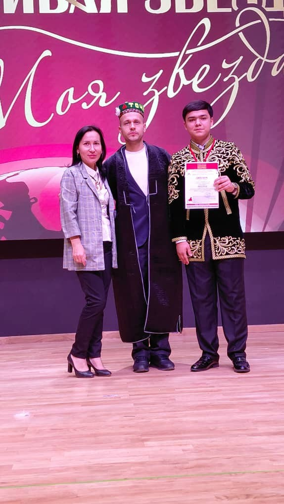 1 ноября 2025 г, г. Бохтар, Таджикистан. Золотое яблочко