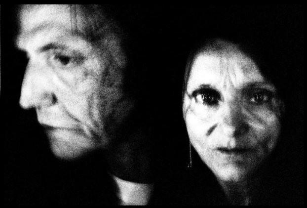 фотография Микаэля Акермана с ночным городом и высоким контрастом