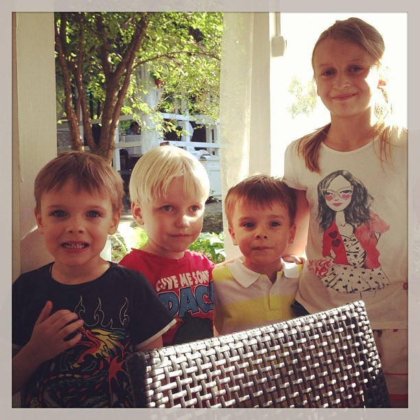 Мы с детьми сборник 1000 фото первая часть. Заставка