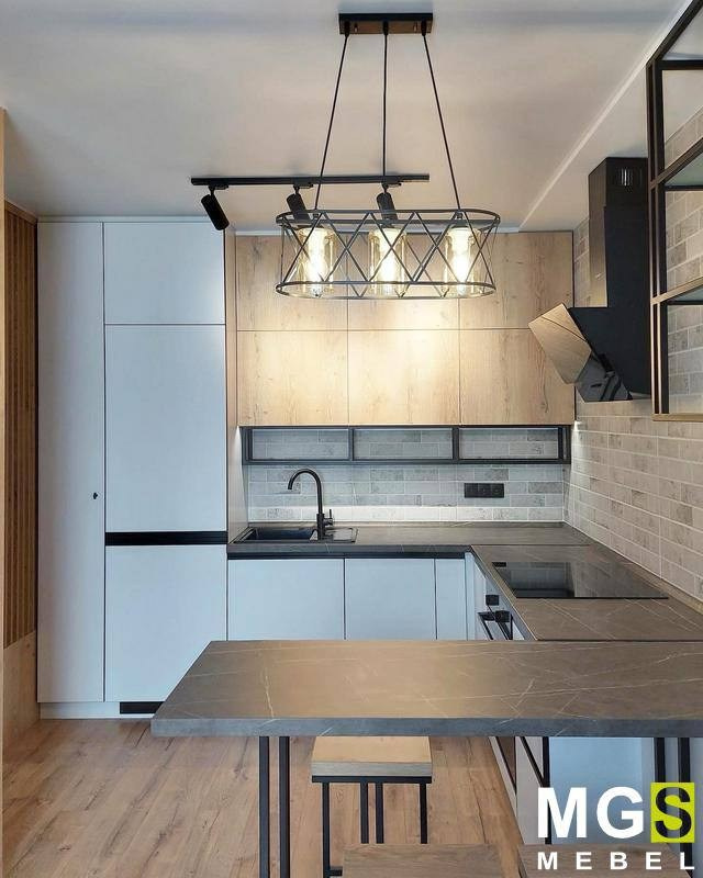 Интерьер современной стильной кухни с мебелью фабрики MGS мебель