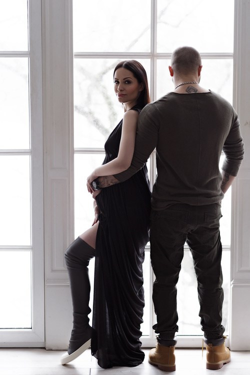 Фотосессия беременности с мужем в стиле минимализм. Семейный и женский фотограф в Санкт-Петербурге Виктория Кострова