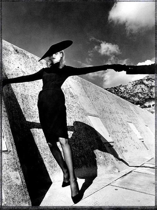 Хельмут Ньютон / Helmut Newton 18+. Женя Красовская | Фотограф | Smm-дизайнер