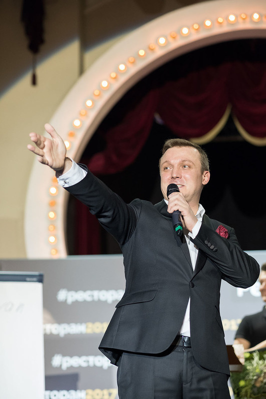 Фото ведущего Сергея Рябинина. Фотографии со свадеб, корпоративов, юби. Ведущий на свадьбу, корпоратив и юбилей в Москве Сергей Рябинин