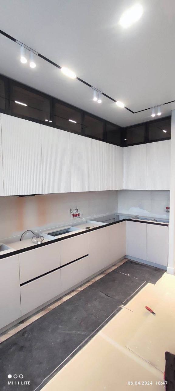 Фото с монтажа |Мебель на заказа: кухни, шкафы и т.д. в Томске. ГУДРУМ — Мебель на заказ в Томске | Кухни | Шкафы | Стулья и Столы