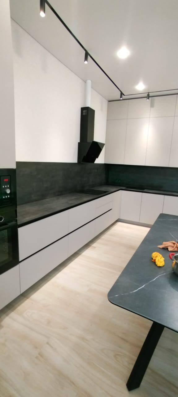 Фото с монтажа |Мебель на заказа: кухни, шкафы и т.д. в Томске. ГУДРУМ — Мебель на заказ в Томске | Кухни | Шкафы | Стулья и Столы