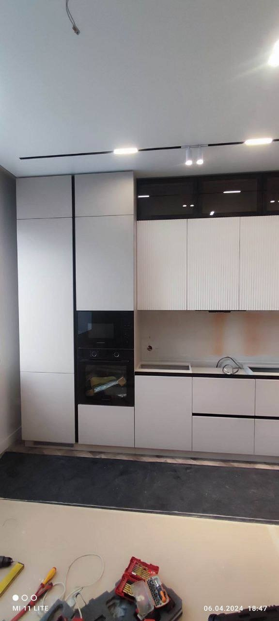 Фото с монтажа |Мебель на заказа: кухни, шкафы и т.д. в Томске. ГУДРУМ — Мебель на заказ в Томске | Кухни | Шкафы | Стулья и Столы