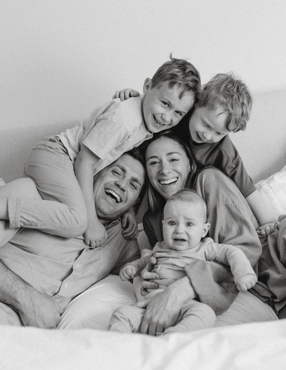 Семейная фотосессия в студии. Фотограф в Иркутске Кристина Телегина