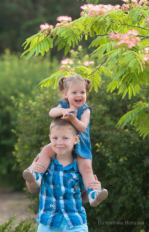 Детский фотограф Севастополь.  Детская фотосессия в летнем парке