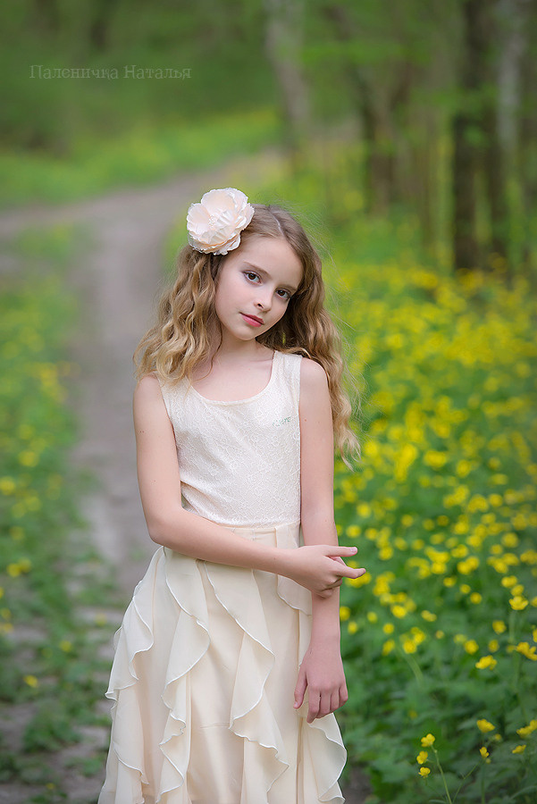детский фотограф Севастополь.  Детская фотосессия в цветении весной