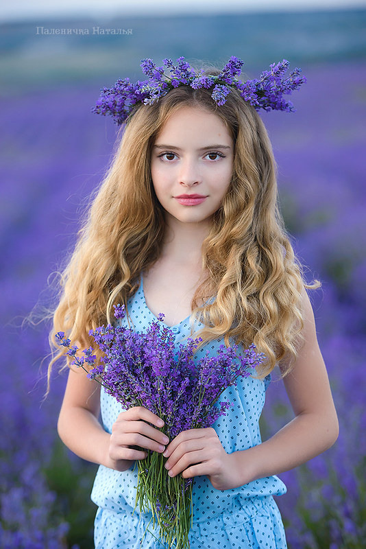 Детский фотограф Севастополь.  Детская фотосессия в лавандовом поле в июне