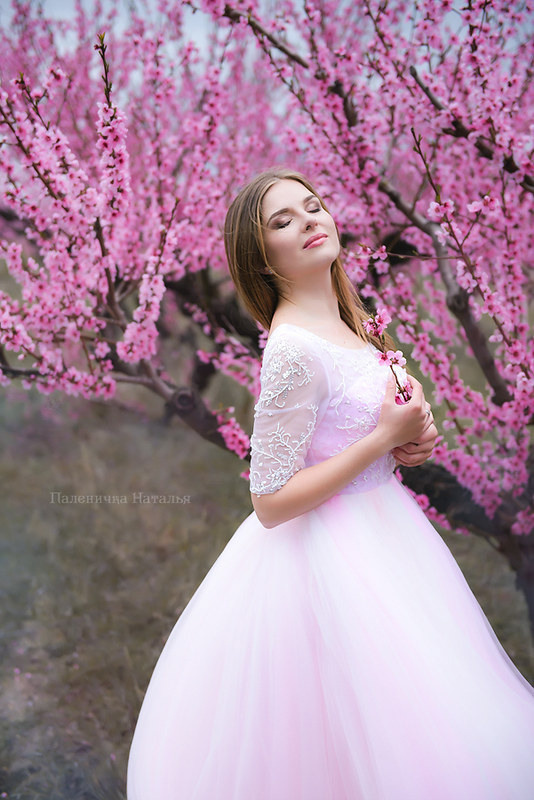 Фотосессия в персиковых садах в Севастополе