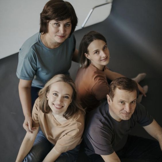 Семейная фотосессия в студии. Фотограф в Иркутске Кристина Телегина