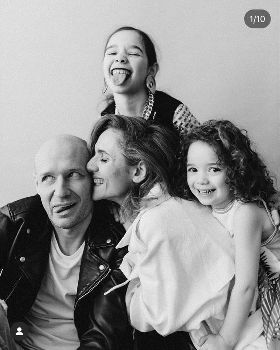 Семейная фотосессия в студии. Фотограф в Иркутске Кристина Телегина