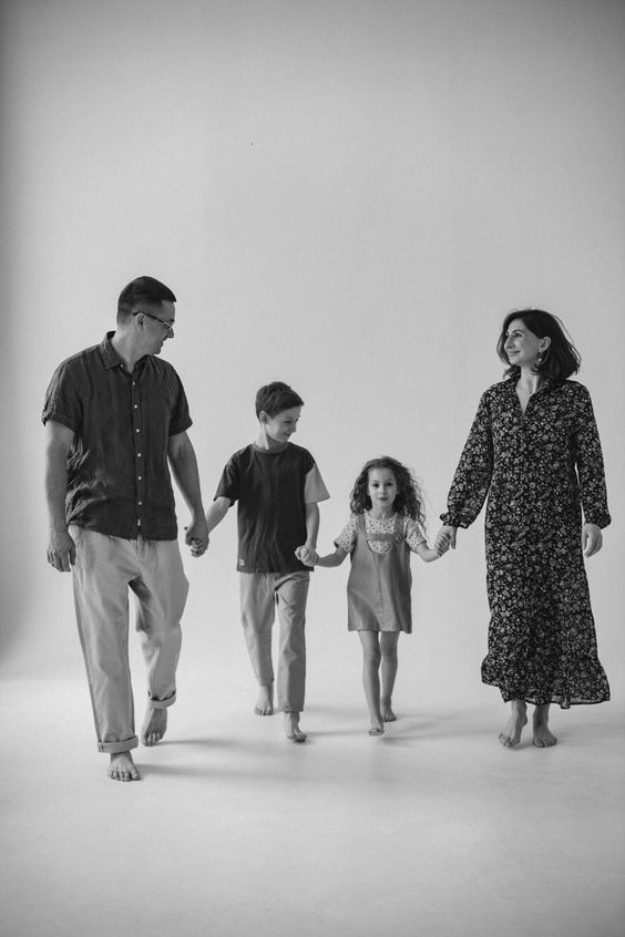 Семейная фотосессия в студии. Фотограф в Иркутске Кристина Телегина