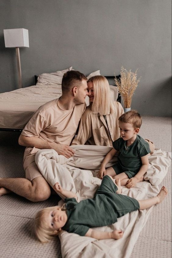 Семейная фотосессия в студии. Фотограф в Иркутске Кристина Телегина