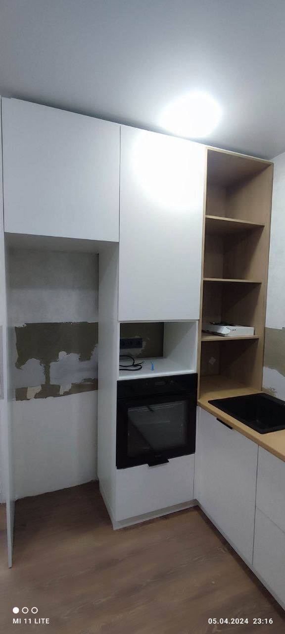 Фото с монтажа |Мебель на заказа: кухни, шкафы и т.д. в Томске. ГУДРУМ — Мебель на заказ в Томске | Кухни | Шкафы | Стулья и Столы