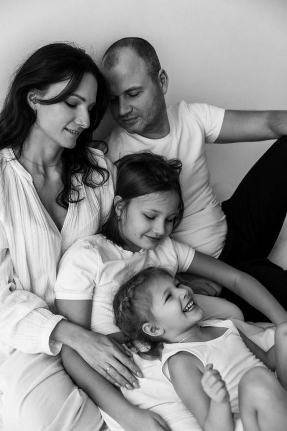 Семейная фотосессия в студии. Фотограф в Иркутске Кристина Телегина