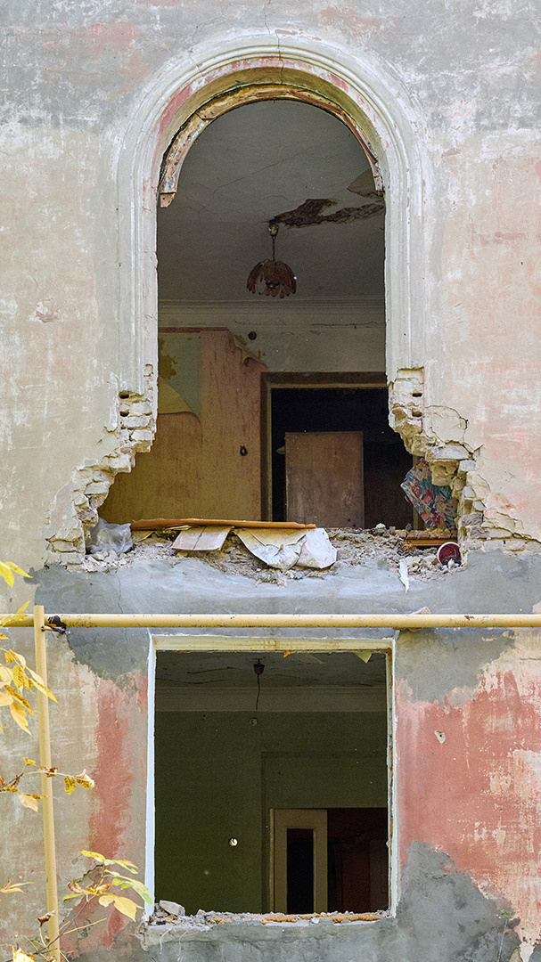 Разрушенный дом на Руднике в Сызрани. Выбиты окна