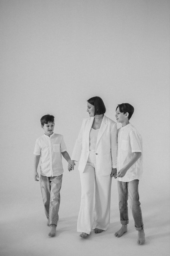 Семейная фотосессия в студии. Фотограф в Иркутске Кристина Телегина